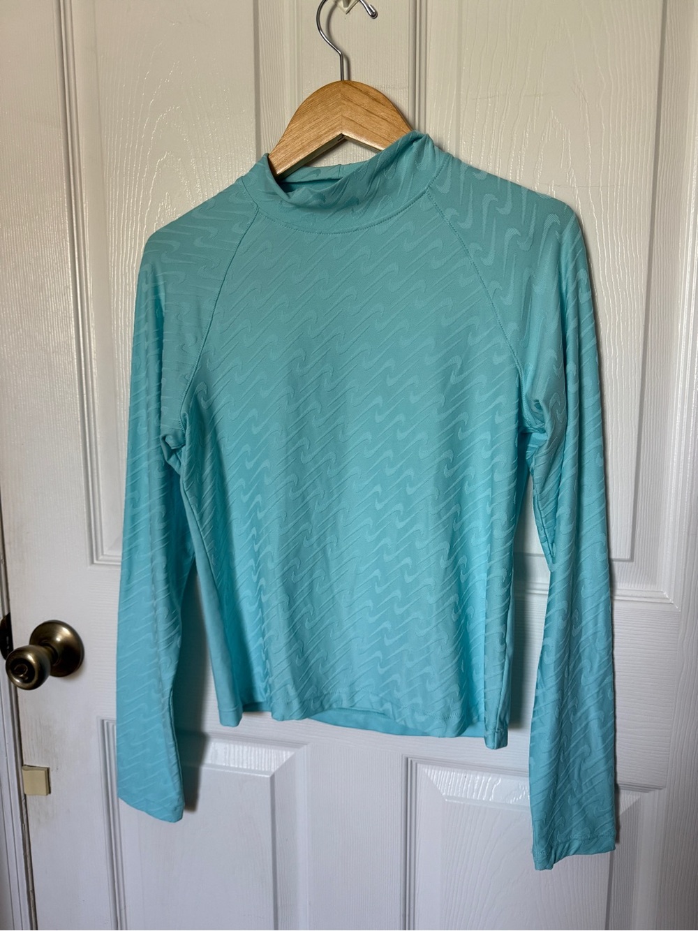 Nike Monochrome Embossed Light Aqua Long-Sleeve Mock Neck Athletic Top / Size S